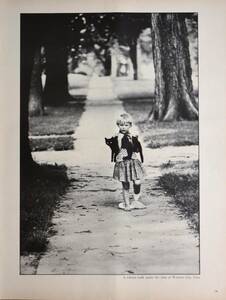 稀少！1970年雑誌記事/黒猫を抱いた少女/A solemn walk under the elms of Webster City,Iowa/11