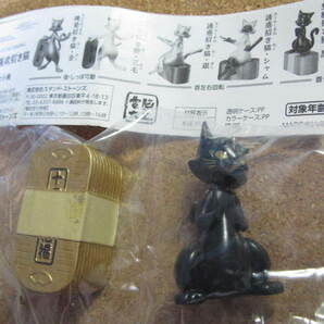 ★超強欲招き猫「懇願招き猫・黒」★400円のガシャポンの画像1