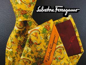  【美品】Salvadore Ferragamo／フェラカモネクタイ イタリア製　オータムリーフオレンジ系／パターン柄　２本以上ご購入で送料無料S246