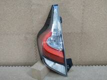 【美品】トヨタ アクア NHP10 後期 左テールランプ LED STANLEY スタンレー 52-309 81561-52E90 打刻 X【R6-507B-K】_画像1