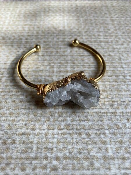 セール！　水晶　ブレスレット　原石 バングル ゴールド アクセサリー