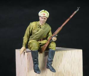 ソビエトタンクデサント　1/35　ライフルを持つロシア兵レジンキットフィギュア塗装済み完成品一体