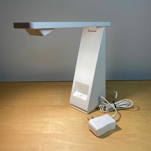 【送料無料】MUJI 無印良品 手元をてらすリビングライト 型番:MJ-TLL1 LED デスクライト 