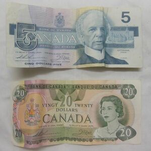カナダ旧紙幣　CAD 25カナダ旧ドル分 計2枚　カナダ Canada海外旧紙幣 外国旧紙幣　お安くどうぞ