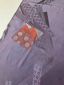 075 ハギレ はぎれ リメイク　正絹 紫色　四角の織物　幾何学模様　光沢　柔らか　しなやか　ハンドメイド 生地 着物
