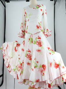 [ free shipping ][ beautiful goods flamenco costume ] white × floral print blouse faruda on a grand scale spread hem skirt Flamenco tango two piece 