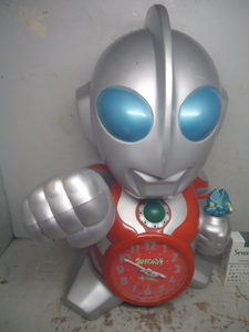 　目覚まし時計（ウルトラマンパワード・ジャンク？）