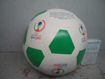 （２）FIFA・２００２・ワールドカップ・記念品（サッカーボール型・ぬいぐるみ・グリーン）_画像2