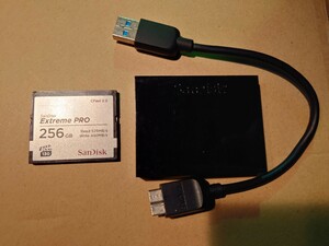即決！美品　SANDISK/サンディスクSanDisk Extreme PRO CFast 2.0 カード 256GB【１枚】sandiskのカードリーダおまけ付