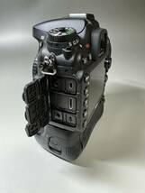 Nikon D7100 カメラボディ本体とMB-D15 ニコンデジタル一眼レフカメラ _画像2