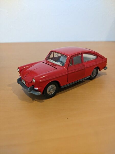 DINKY TOYSイギリス製ビンテージミニチュアカー