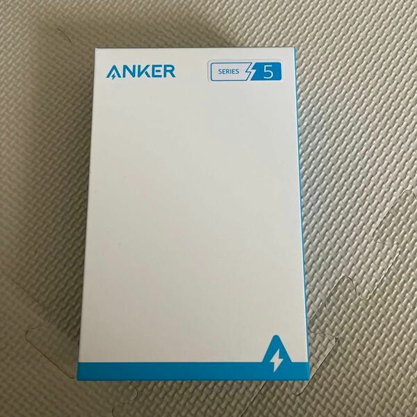 【新品未使用品】ANKER スマホ充電器（本体+ケーブルセット）