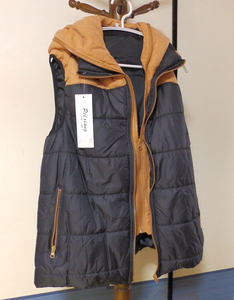 peixiang（袖なし）ベストジャケットコットン100％、Lサイズ　（未使用、）落ち着いたセピヤと黒の落ち着いたツートンカラーのお品。