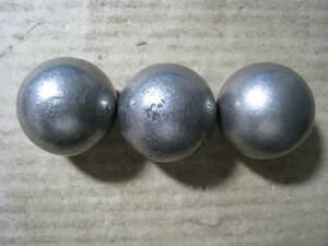 鉄球３球セット　直径約32㎜×2　重さ約133ｇ/１個　直径約32.5㎜×1　重さ約138ｇ　総重量404ｇ　管理番号MC-69
