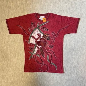 【新品未使用/タグ付/送料無料】 Batik Keris バティック Tシャツ ワインレッド Mサイズ バティック・クリス バリ土産 ろうけつ染め