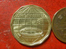 外国・アルゼンチン／１００ペソ・アルミニウム青銅貨：サッカーワールドカップ（1978年）：発行枚数200万枚　240220_画像1