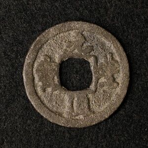 インドネシア パレンバン朝 中国銭模倣錫貨（1300-1500年頃）[E2182]コイン,ピティス貨,蘭印,東インド会社
