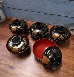 Art hand Auction Antique Japanese lacquerware soup bowl set of 5, lacquerware, gold, hand-painted, plate, soup, with lid, black lacquer, lacquered, old folk house, old house, wooden, thick, Meiji era, Craft, Lacquer art, bowl