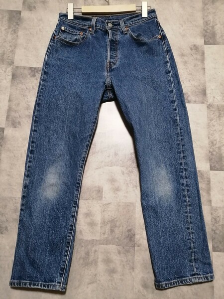 リーバイス　LEVIS デニムパンツ ジーンズ ジーパン 501 w27大きめ　ライトブルー　ヴィンテージウォッシュ 丈短め アングルカットOSAGARI