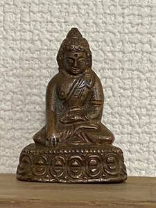 仏教美術銅製 釈迦 牟尼 如来 仏像 置物 黄赤銅色 真鍮 時代物 骨董