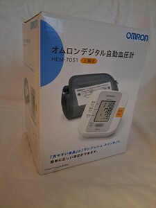 新品未使用　オムロン　OMRON　デジタル　自動血圧計　HEM 7051