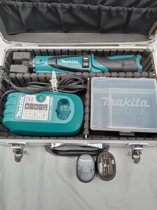 マキタの充電式ペンドライバドリル　7.2V DF010D 充電器DC07SA 電池パックBL7010 　互換バッテリー3000mAh新品です。動作確認済みです。