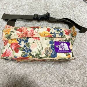 THE NORTH FACE PURPLE LABEL[ North Face лиловый этикетка ]. цветочный принт сумка "body" бесплатная доставка 