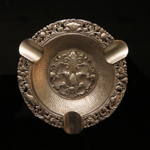 ◆◇超絶技巧 金工叩き 鍛銀 片切彫 silver800 銀製蘭文叩き 縁透かし灰皿 Orchid ashtray アクセサリートレイなどに◇◆dby7640-P