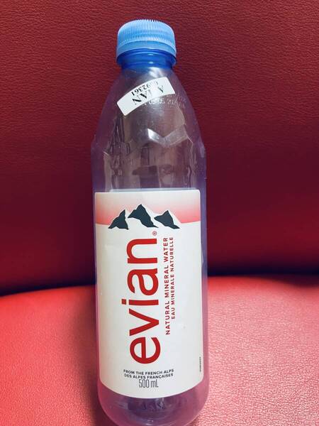 ベトナム ハノイ空港購入 エビアンペットボトル500ml 美品