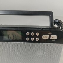 9252【同梱NG】東芝 FM/AM ラジオ TY-SR55 TOSHIBA ステレオスピーカー搭載ラジオ 2バンド 通電OK ジャンク_画像2