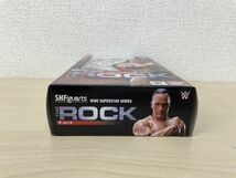 J521-M2-2026 BANDAI バンダイ SHFiguarts フィギュアーツ WWE The Rock ザ・ロック 全高約160ｍｍ PVC塗装済完成品 未開封品_画像4