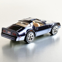 1/64 ホットウィール クラシック ポンティアック ファイヤーバード ダークパープル Hot Wheels Classics Pontiac Firebird Dark Purple_画像2