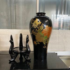 漆 壺 台付 骨董 花鳥画 高さ約66cm(台込み) 豪華　和室　ゴージャス　飾り置き　黒　花瓶 花器 漆器　