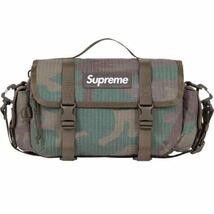 Supreme 2024SS Mini Duffle Bag Woodland Camo シュプリーム ミニ ダッフルバッグ ウッドランド カモ カモフラージュ ショルダーバッグ_画像1