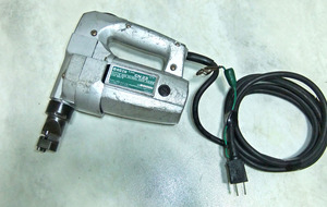 おすすめ商品◎ HITACHI 日立工機 2.3mm ニブラ CN 23 100V【動作 確認済】中古品