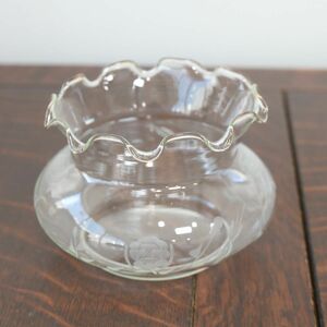 【昭和レトロ】ガラスの金魚鉢　フリルの形 レトロ　すりガラス　古道具