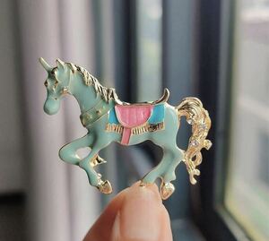  Unicorn brooch emerald green Vintage manner horse horse riding 