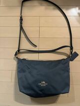 【used】ショルダーバッグ：コーチ COACH ゴールド金具 ナイロン素材：濃紺_画像1