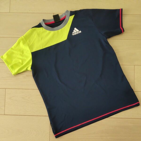 adidas　スポーツ半袖Ｔシャツ　レディース