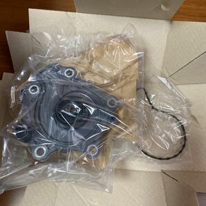 TOYOTA （トヨタ）純正部品 エンジンウォータポンプASSY プリウス品番161A0-39035 新品未使用