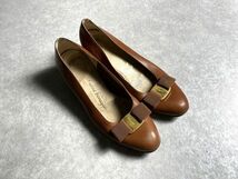 90's VINTAGE◆イタリア製◆Salvatore Ferragamo◆6 1/2◆24㎝相当◆本革レザーガンチーニパンプス　バレエ　フェラガモ定番のデザイン_画像1