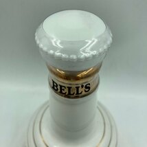 ベルズ エリザベス女王 60歳 生誕記念 白陶器ボトル 750ml 43％ BELL'S 1291g【A4】_画像4