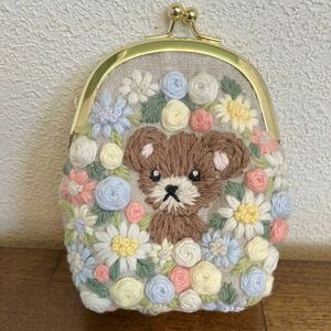 [496] ハンドメイド 手刺繍 がま口 ポーチ お花 クマさん リネン 小物入れ 