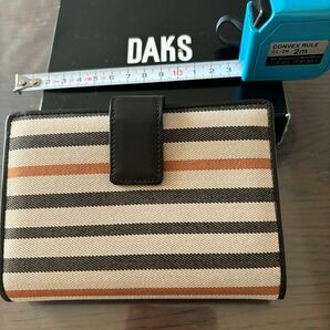 新品未使用DAKS二つ折りお財布