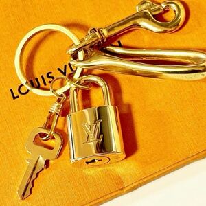 【送料無料】 ルイヴィトン パドロック カデナ 南京錠 Louis Vuitton キーリング ベルトフック ナスカン 豆カン ツリバリ ベルト ループ 鍵