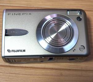 Fujifilm finepix F30 コンパクトデジカメ、 xDカード（2GB）付き