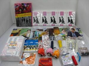 【中古品 同梱可】 ジャニーズ 嵐 Kis-My-Ft2他 折りたたみクッション VHS ペンライト 等 グッズセット