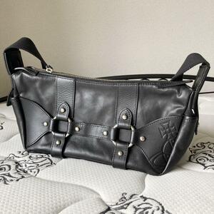 Viviene Westwood レザー ハーネス ショルダー バッグ オーブ ヴィヴィアンウエストウッド