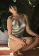 ☆ 斉藤由貴 写真集 いつもそばにいて・・・由貴 綴じ込みポスター付 美乳 美女 美乳 美尻 セクシー スレンダー 水着 送料230_画像3