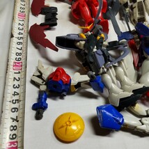 n-982◆ ガンダム プラモデル バンダイ 完成品 機動戦士ガンダム パーツ ガンプラ ジャンク品◆状態は画像で確認してください_画像3